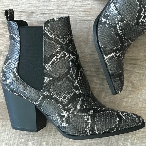 Soda Black & Gray Python Snake Ankle Boot Bootie - Picture 2 of 7